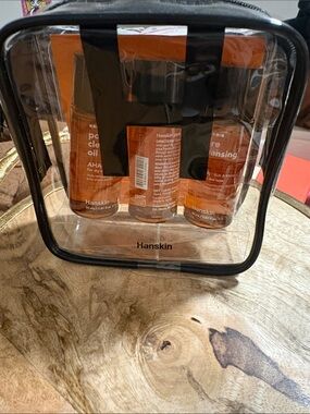 Hanskin  pore cleansing oil with Cosmetic Bag.NEW